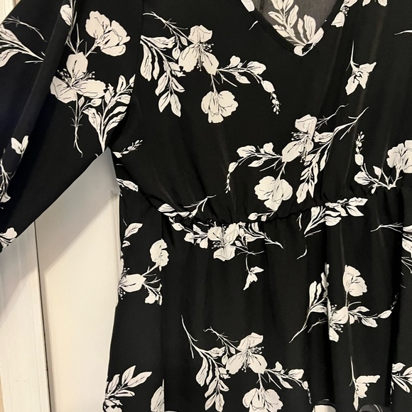 SHEIN Curve XXL Floral Blouse - Picture 8 of 9